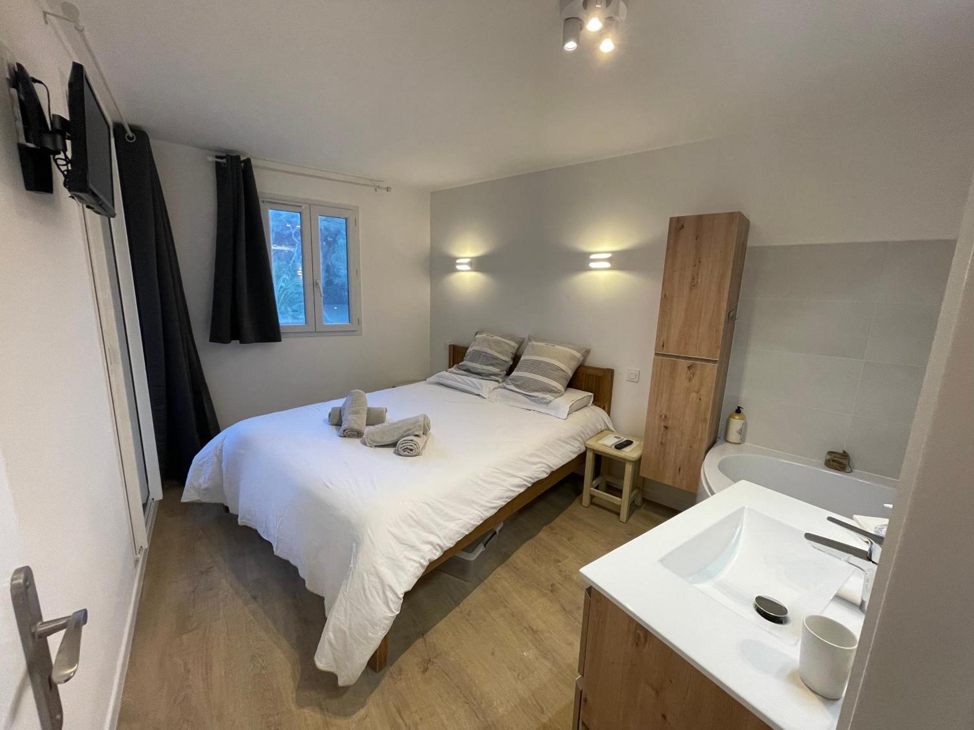 Apartment Bergerie Renove Clim Balneo Piscine Jardin Mediterraneen
