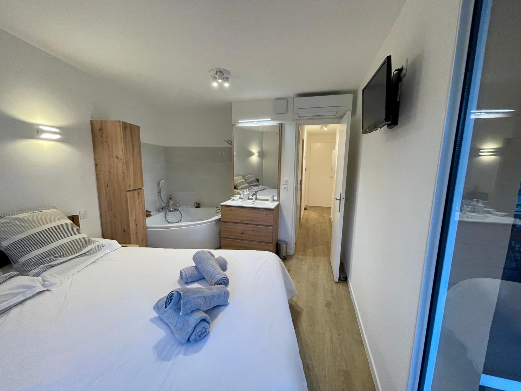 Bergerie Renove Clim Balneo Piscine Jardin Mediterraneen Apartment *